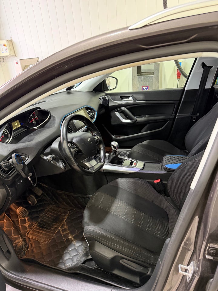 Peugeot 308 1,6 BlueHDi 120 Allure SW 5d