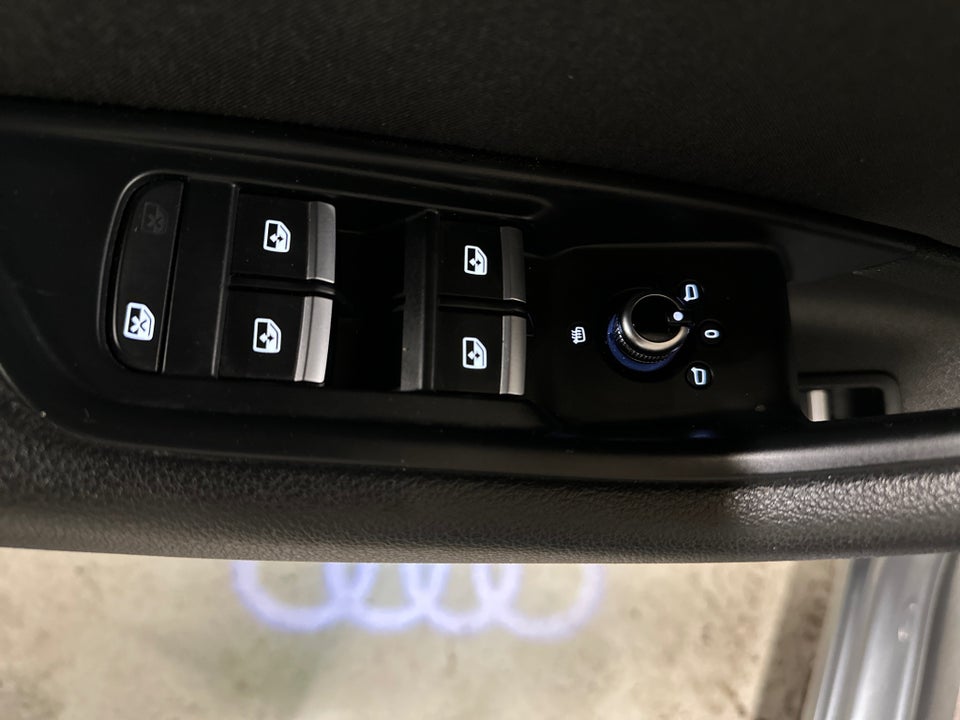 Audi A4 2,0 TDi 150 Avant S-tr. 5d