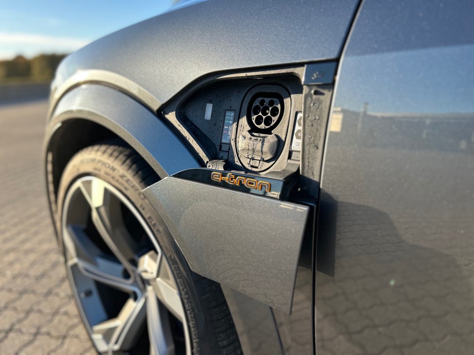 Audi e-tron S quattro 5d