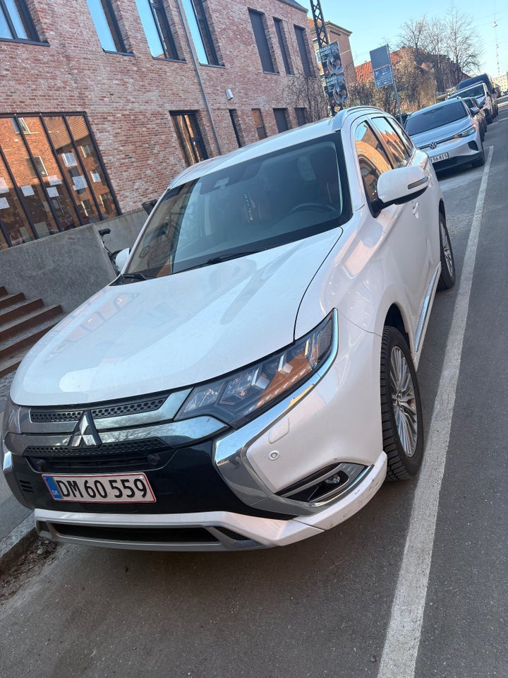 Mitsubishi Outlander 2,4 PHEV Intense CVT 4WD 5d