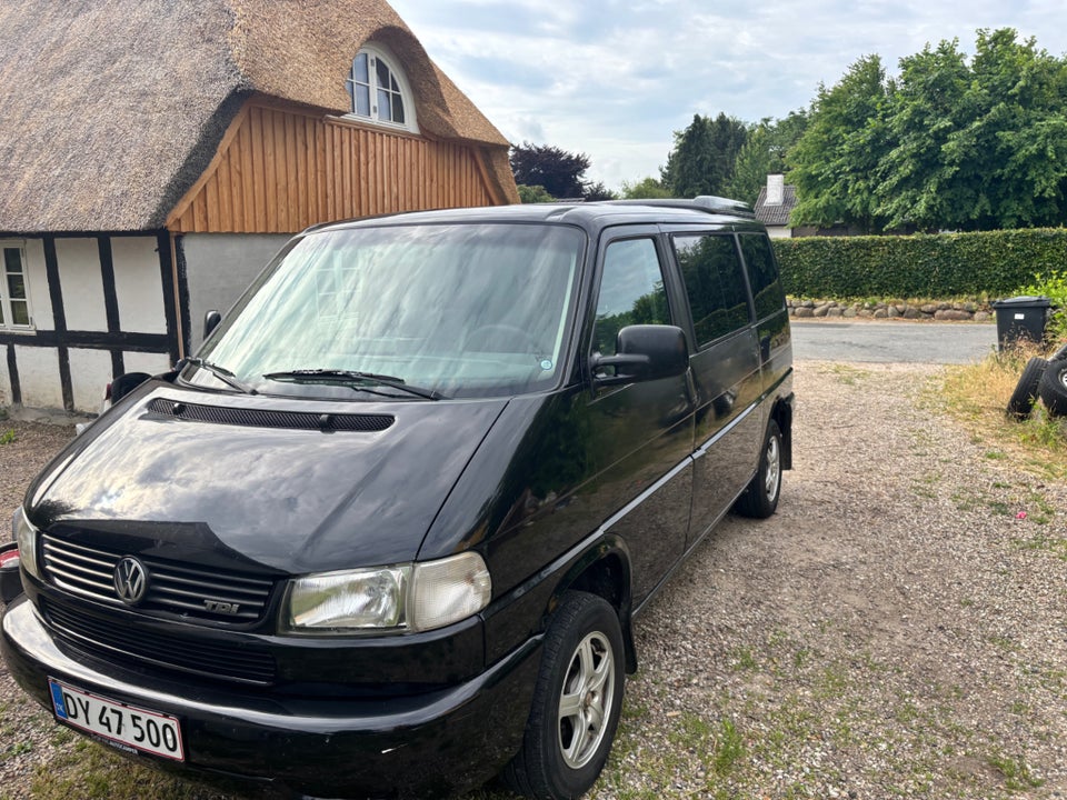 VW Multivan 2,5 TDi 5d