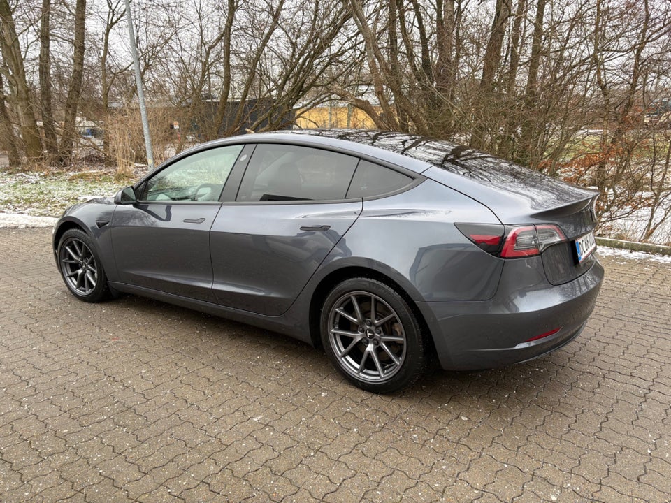 Tesla Model 3 Standard Range+ RWD 4d
