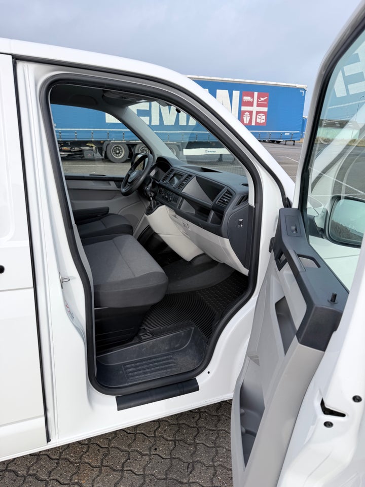 VW Transporter 2,0 TDi 114 Kassevogn lang BMT