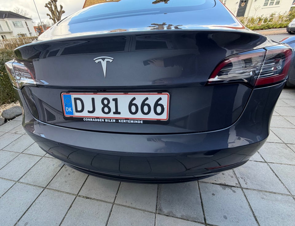 Tesla Model 3 Standard Range+ RWD 4d