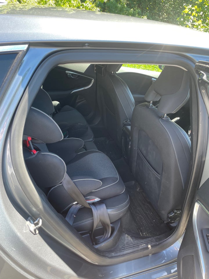Volvo V40 1,6 D2 115 Momentum 5d