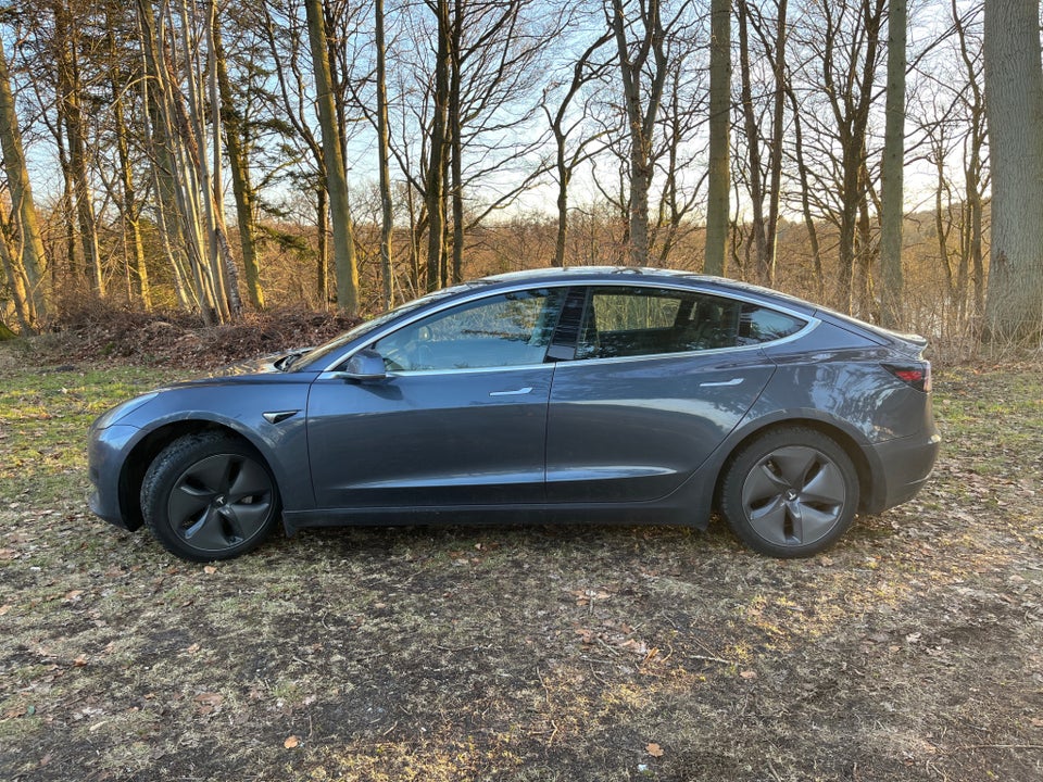 Tesla Model 3 Standard Range+ RWD 4d