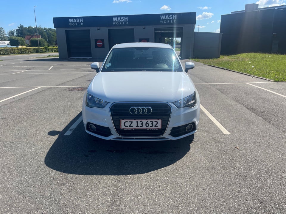 Audi A1 1,2 TFSi 86 Attraction Sportback 5d