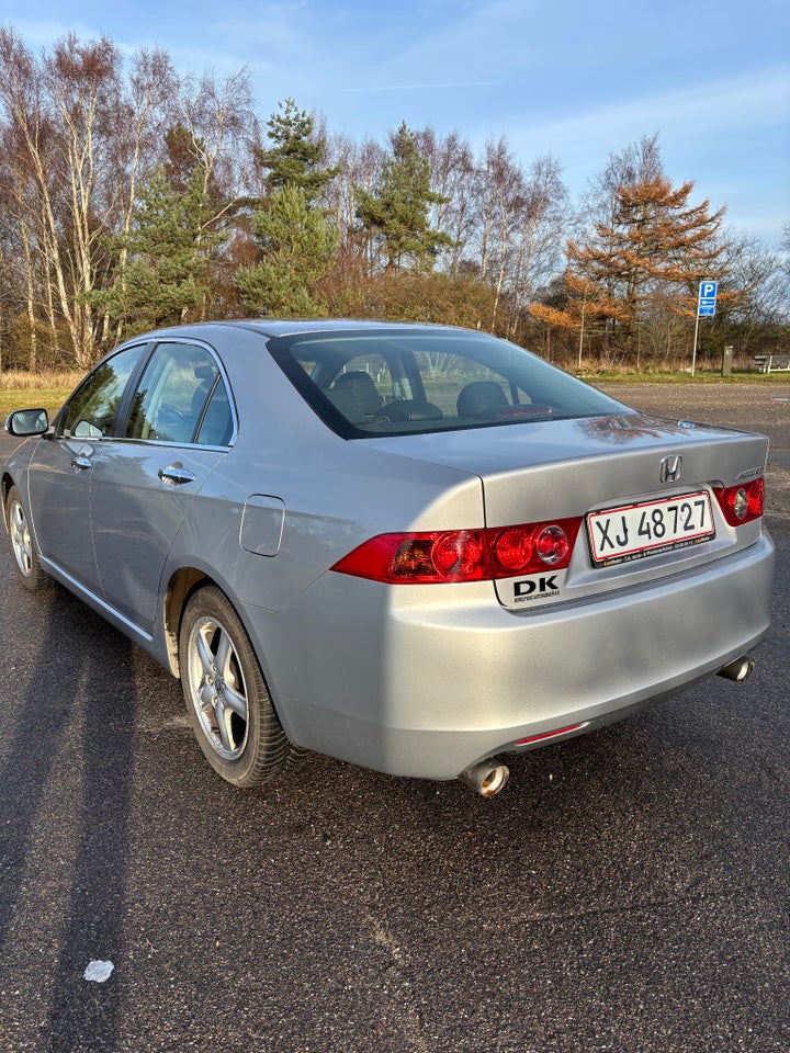 Honda Accord 2,4i Executive 4d