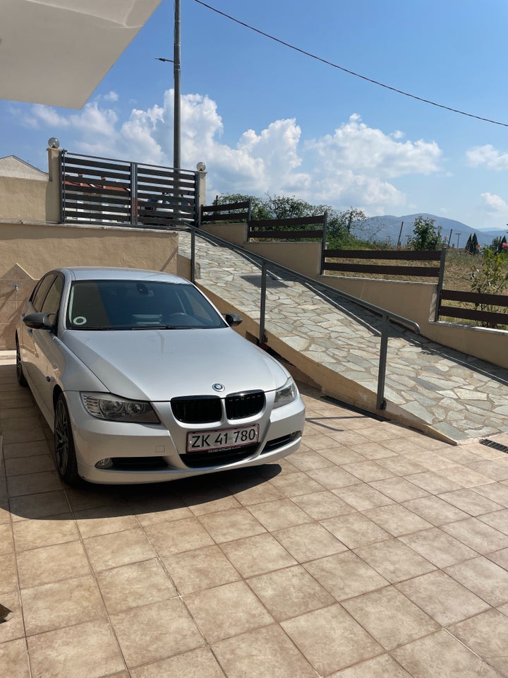 BMW 320i 2,0  4d