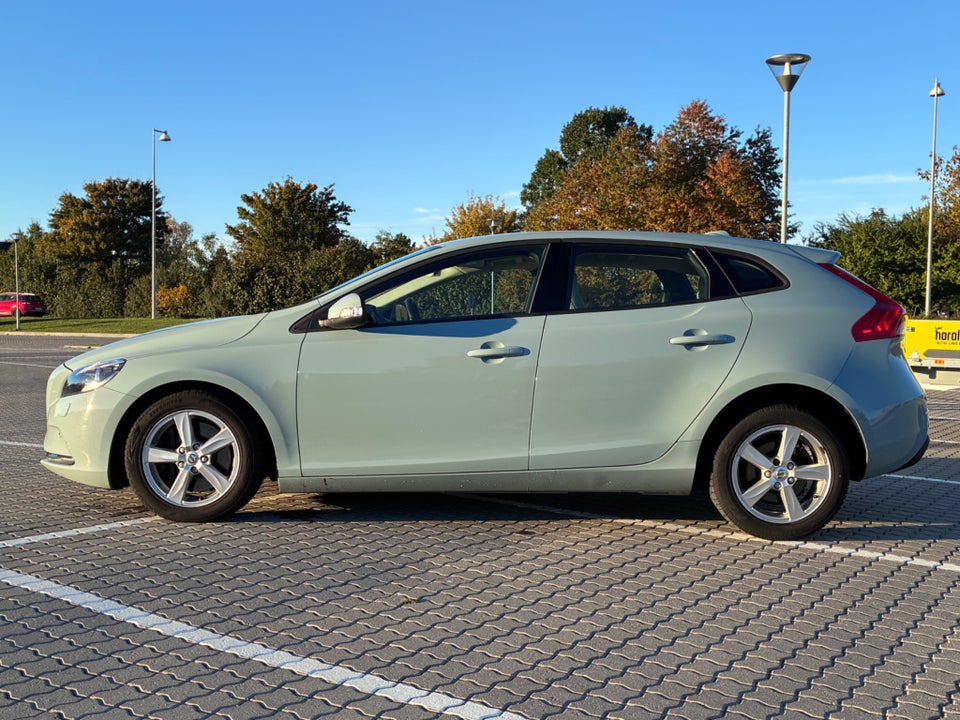 Volvo V40 2,0 D2 120 Business Summum 5d