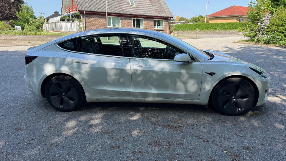 Tesla Model 3 Standard Range+ RWD 4d