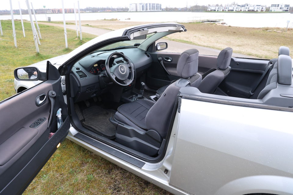 Renault Megane II 1,6 110 Comfort CC 2d