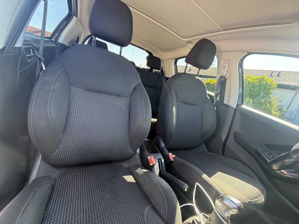 Peugeot 208 1,6 BlueHDi 100 Selection Sky 5d