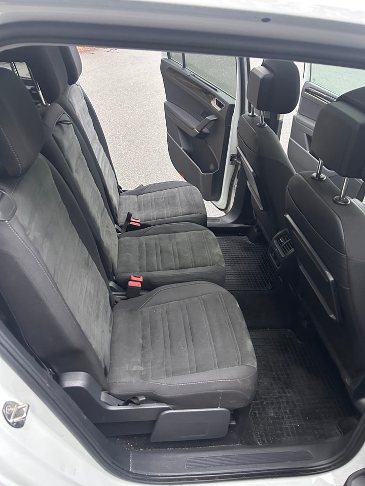 VW Touran 2,0 TDi 150 Highline DSG 7prs 5d