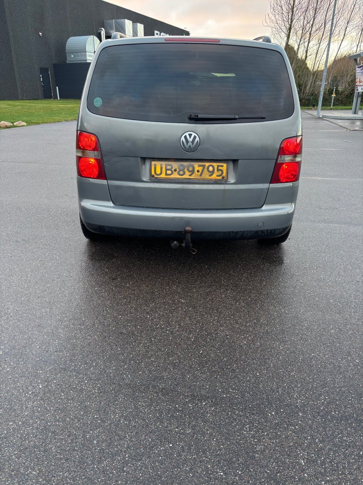 VW Touran 1,9 TDi 100 DSG Van 5d
