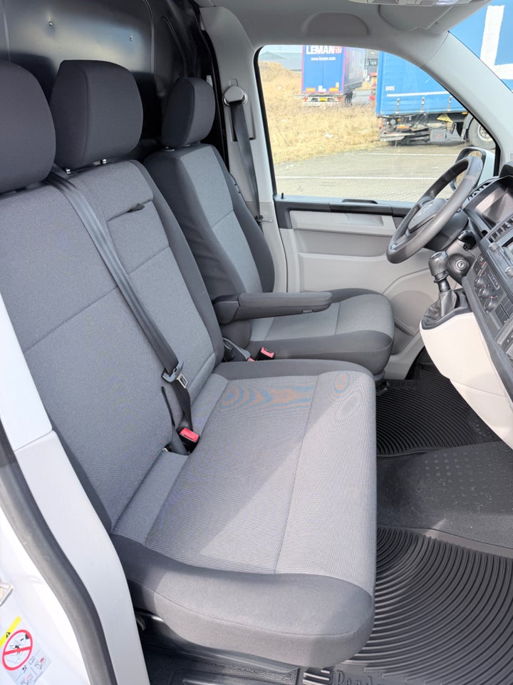 VW Transporter 2,0 TDi 114 Kassevogn lang BMT
