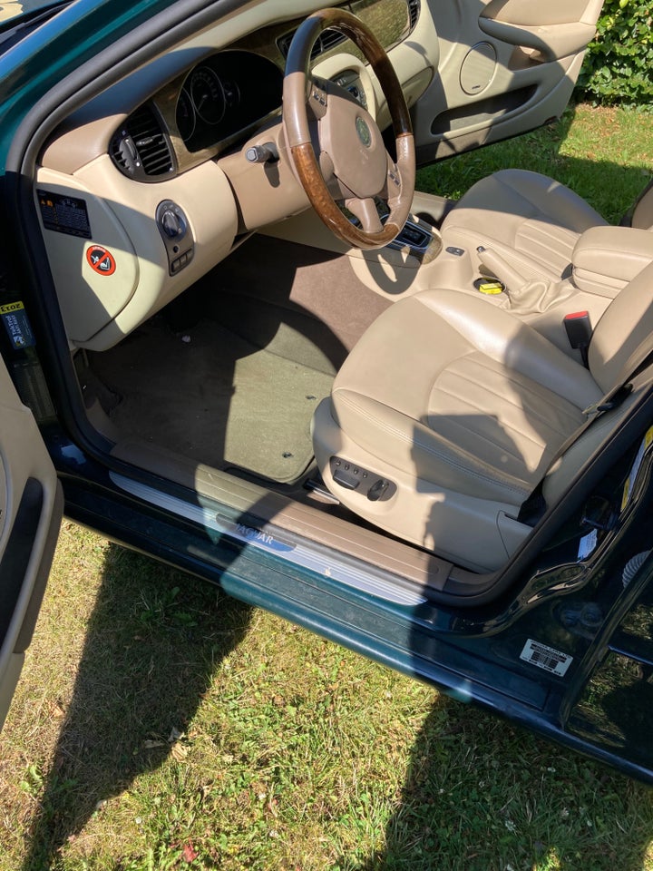 Jaguar X-type 3,0 Deluxe aut. 4d