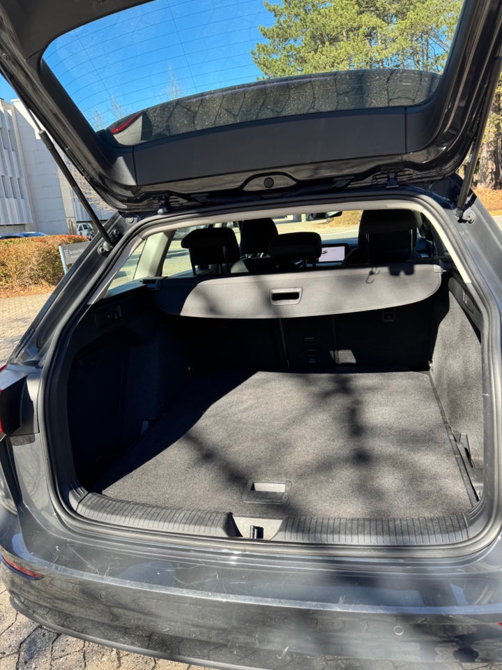 VW Golf VIII 1,5 TSi 130 Life Variant 5d