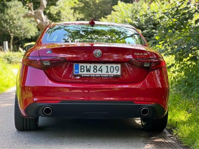 Alfa Romeo Giulia 2,2 JTD 180 aut. 4d