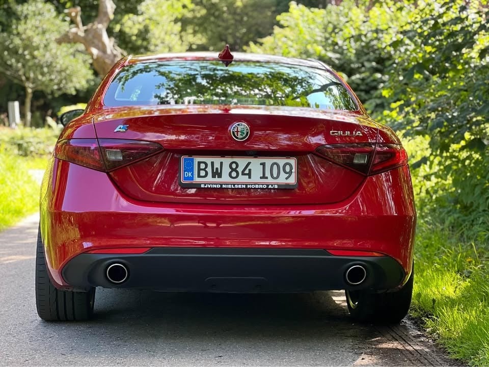 Alfa Romeo Giulia 2,2 JTD 180 aut. 4d