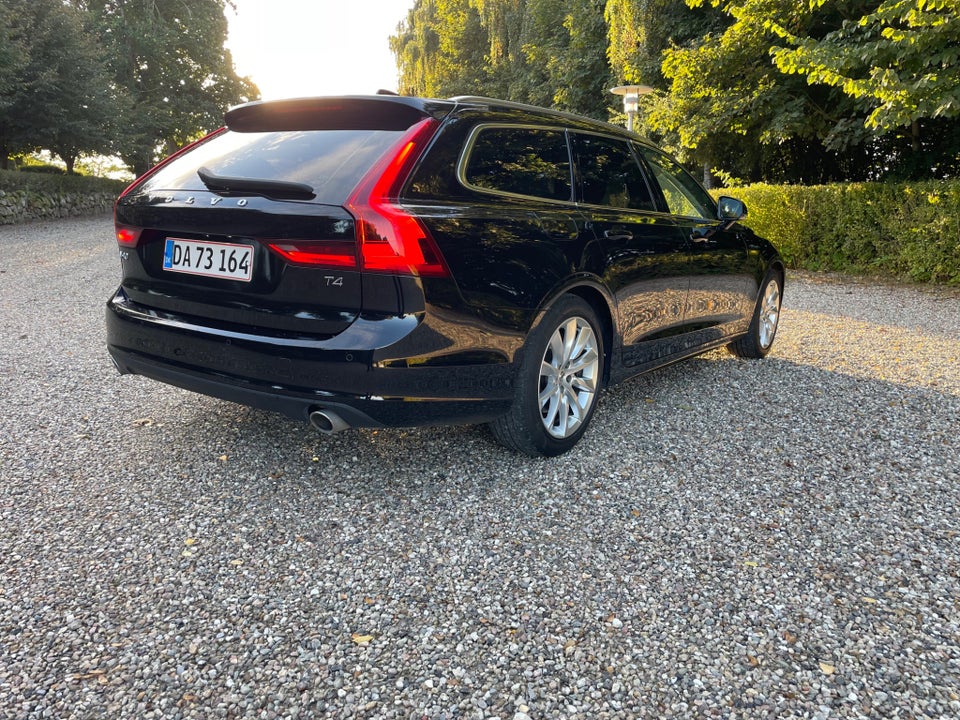 Volvo V90 2,0 T4 190 Momentum aut. 5d