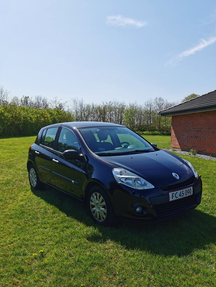 Renault Clio III 1,2 16V Expression 5d