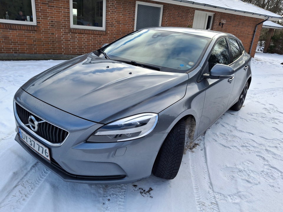 Volvo V40 2,0 T2 122 Momentum 5d