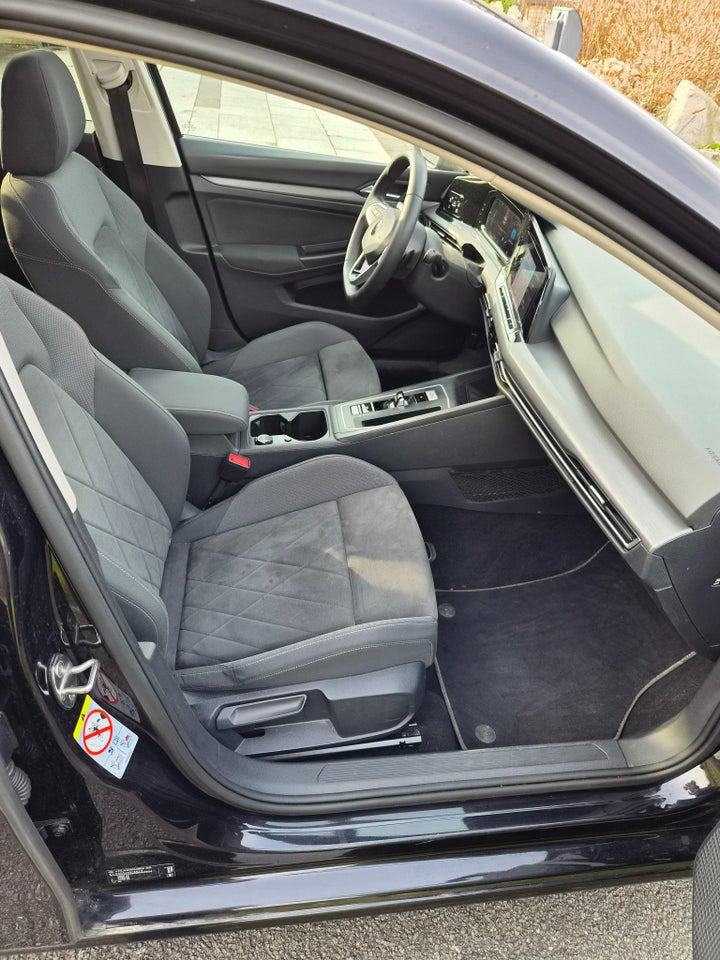 VW Golf VIII 2,0 TDi 150 Style DSG 5d