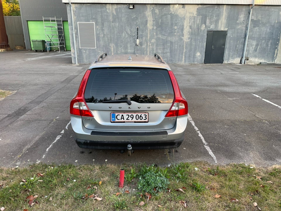 Volvo V70 2,5 T Momentum aut. 5d