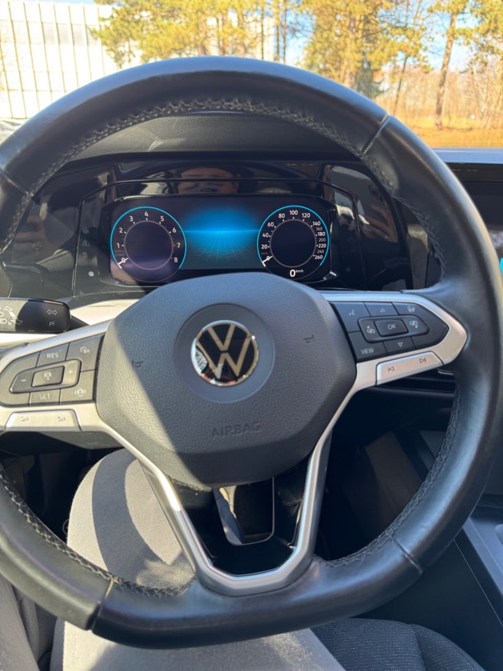 VW Golf VIII 1,5 TSi 130 Life Variant 5d