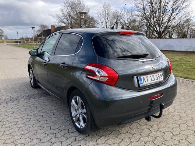 Peugeot 208 1,2 VTi Allure Sky 5d