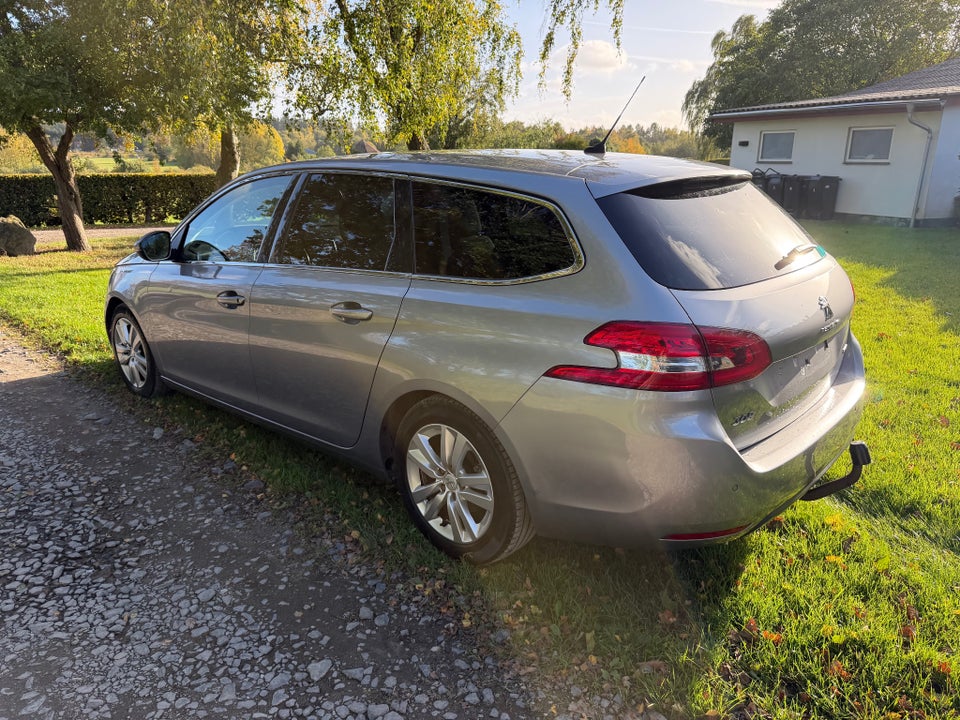 Peugeot 308 1,6 BlueHDi 120 Style SW 5d