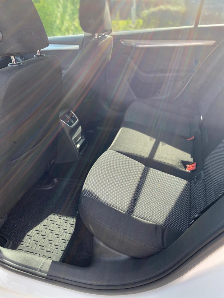 Skoda Octavia 1,6 TDi 105 Active 5d