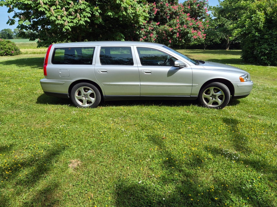 Volvo V70 2,4 140 Momentum 5d