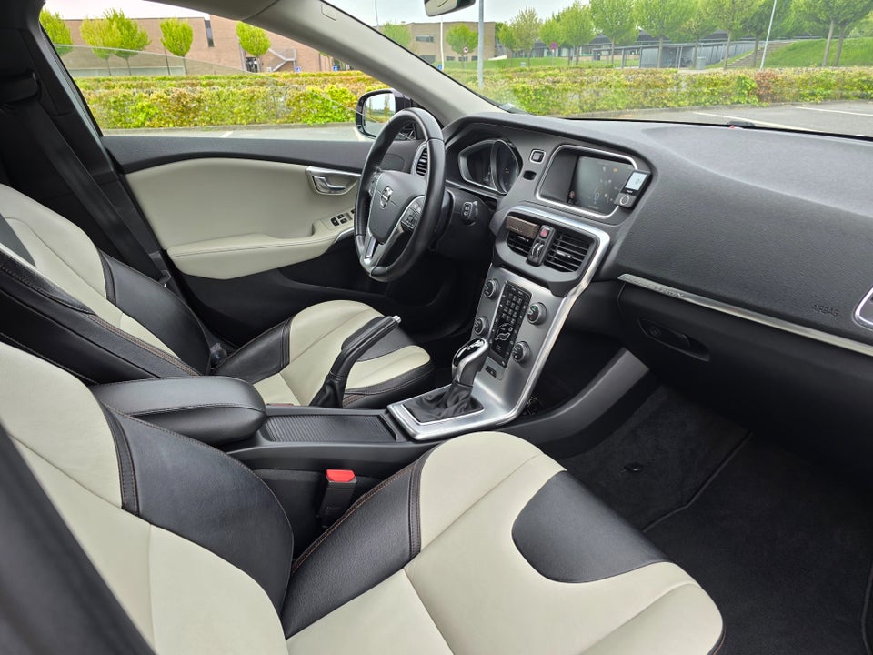 Volvo V40 CC 2,0 D3 150 aut. 5d