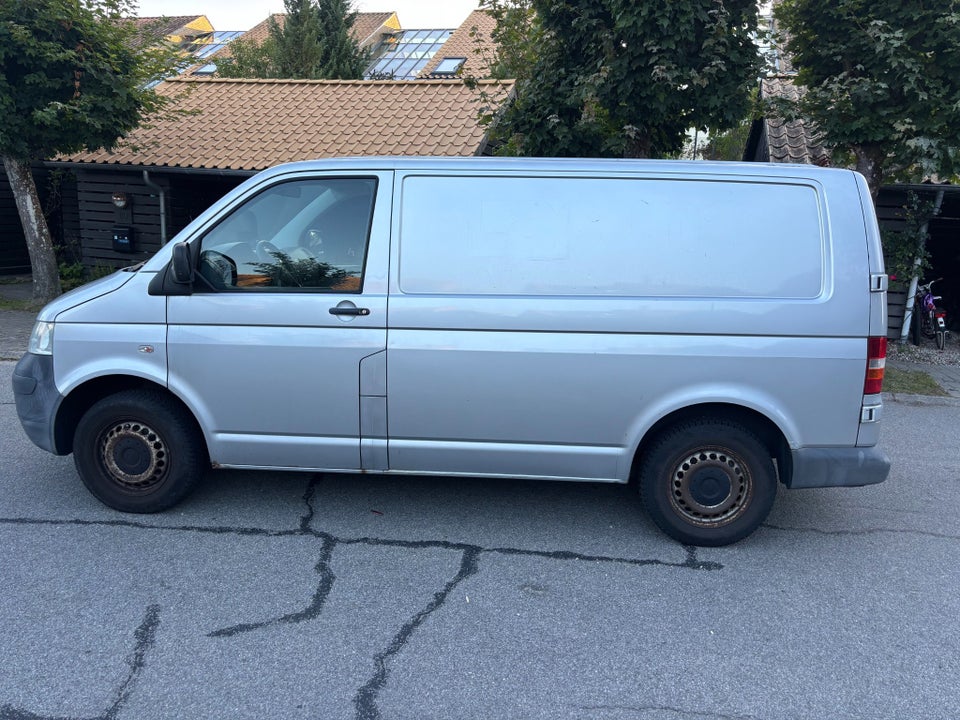 VW Transporter 1,9 TDi 102 Kassevogn lang 4d