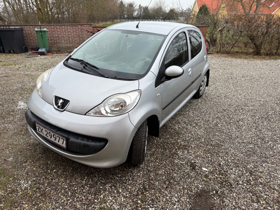 Peugeot 107 1,0 Urban 5d