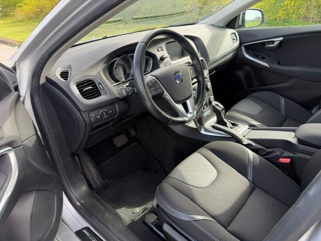 Volvo V40 1,6 T4 180 Momentum aut. 5d