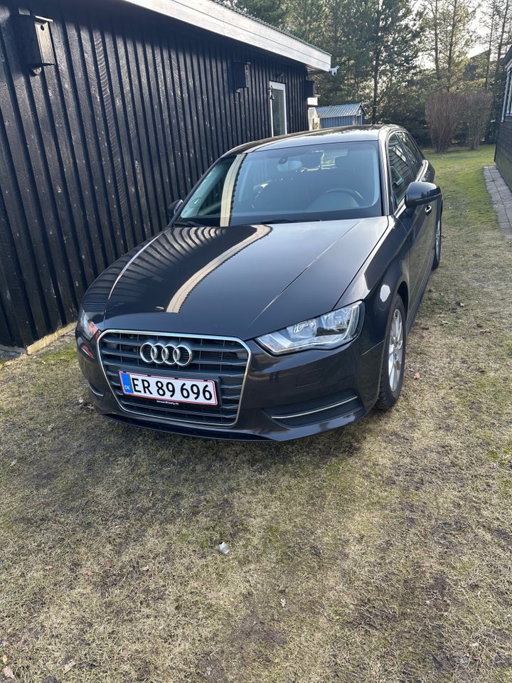 Audi A3 1,6 TDi 110 Ultra Ambiente Sportback 5d