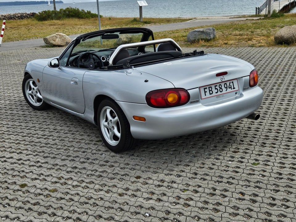 Mazda MX-5 1,8 2d