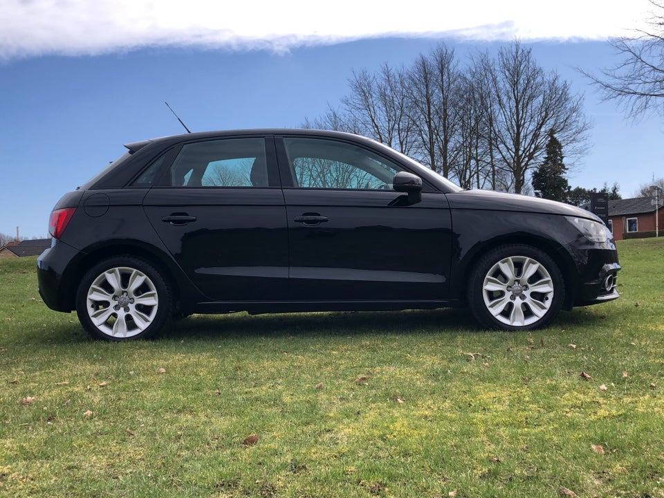 Audi A1 1,4 TFSi 122 Attraction Sportback 5d