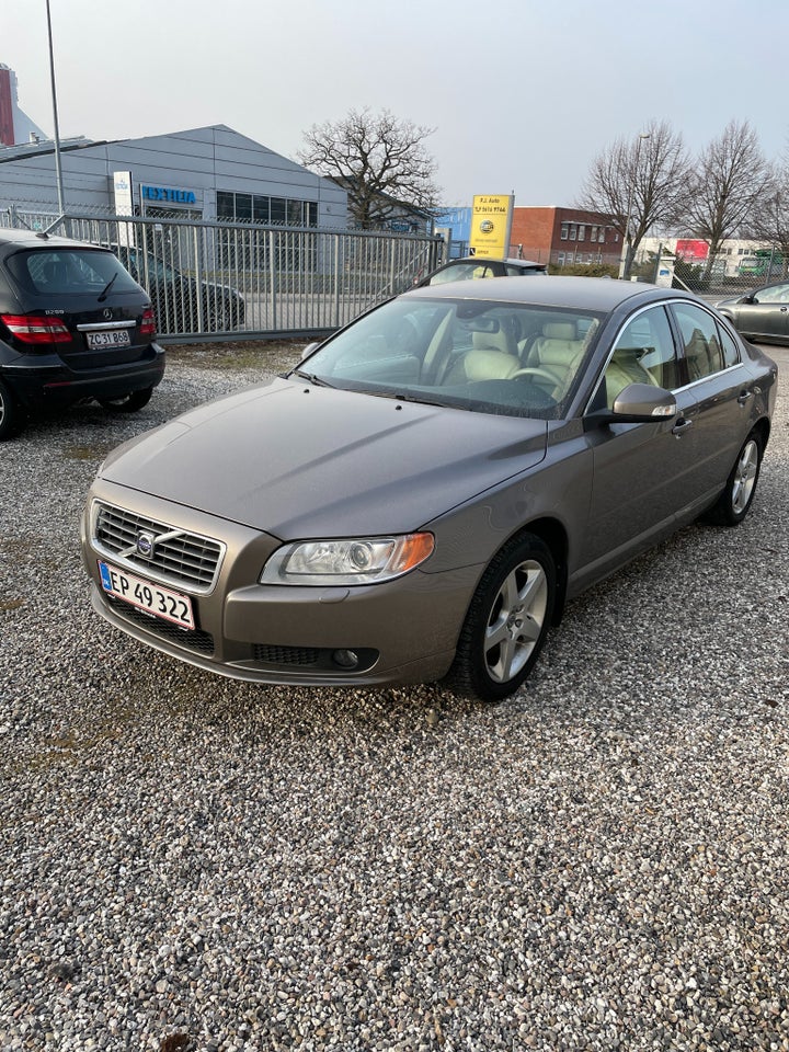 Volvo S80 2,5 T Momentum aut. 4d