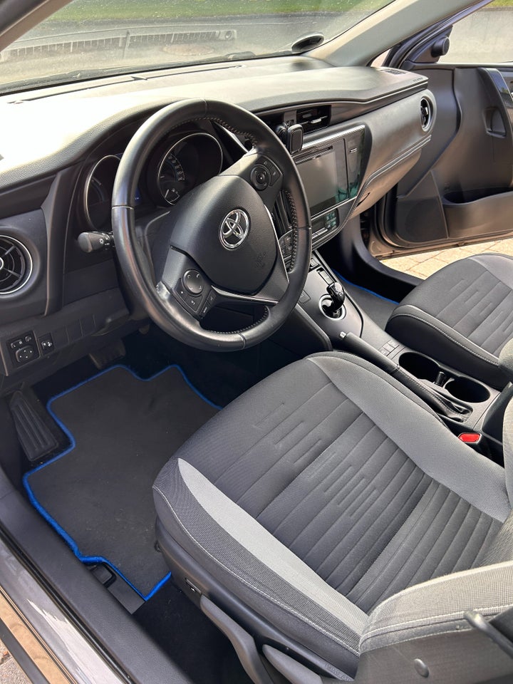 Toyota Auris 1,8 Hybrid H2+ Comfort CVT 5d