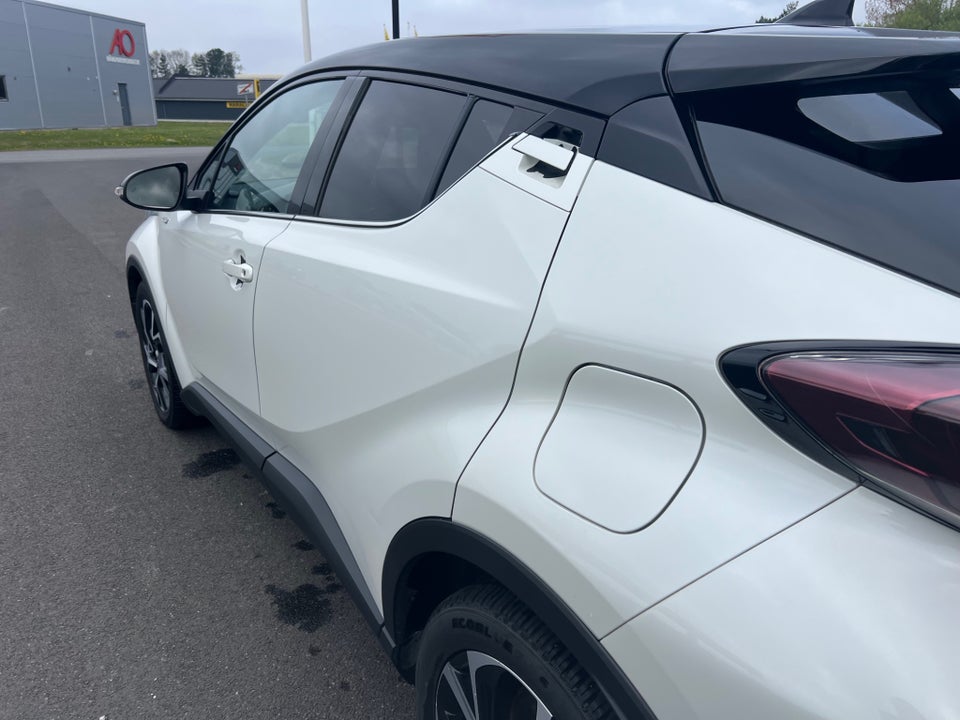 Toyota C-HR 1,8 Hybrid Selected CVT 5d