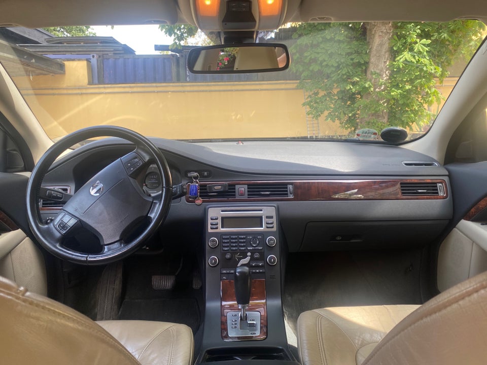Volvo V70 2,4 D5 185 aut. 5d