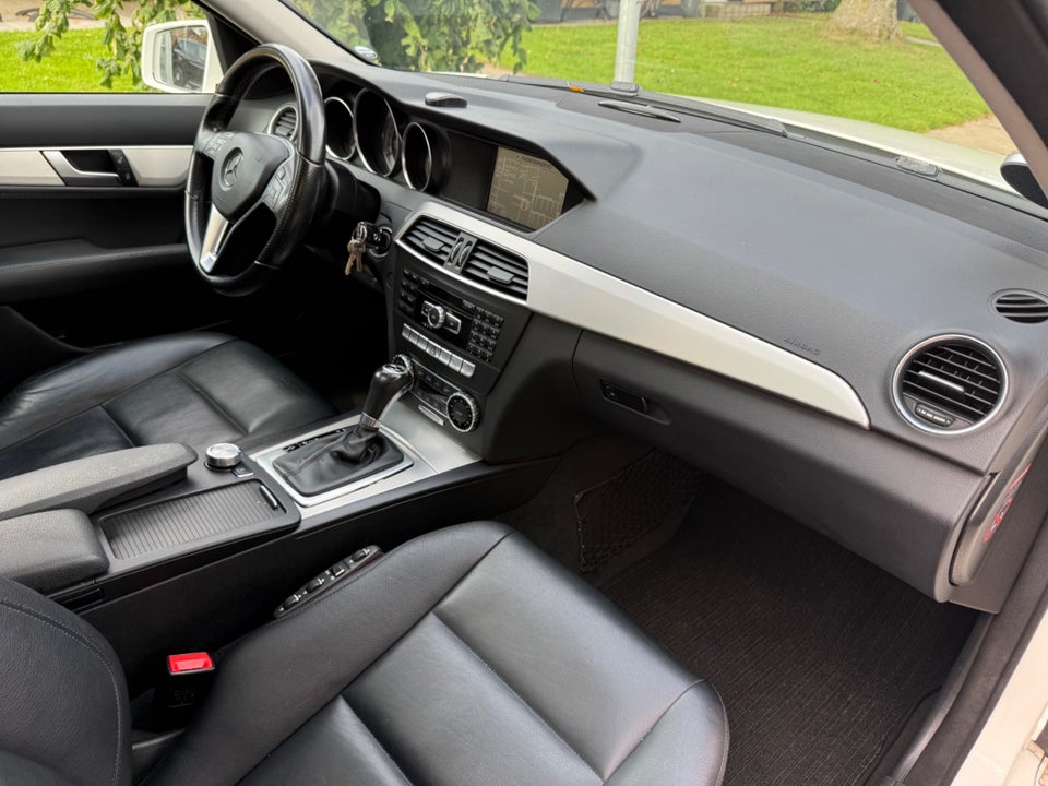 Mercedes C220 2,2 CDi Avantgarde stc. aut. 5d