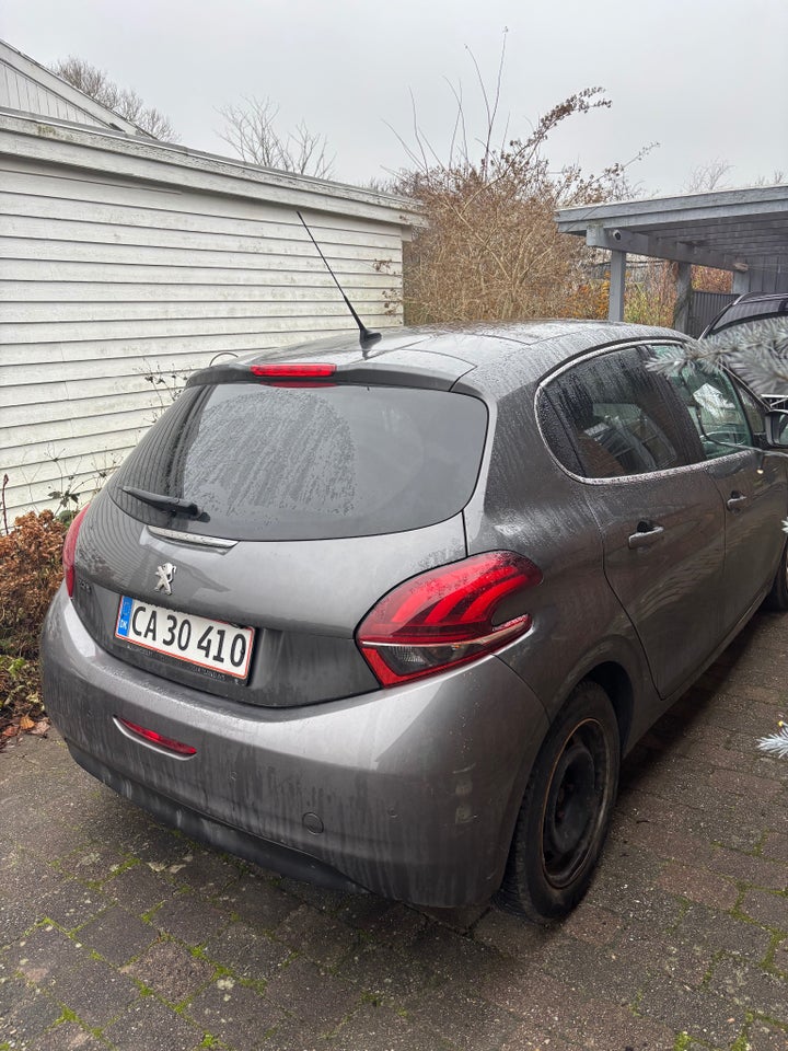 Peugeot 208 1,2 VTi 82 Selection Sky 5d