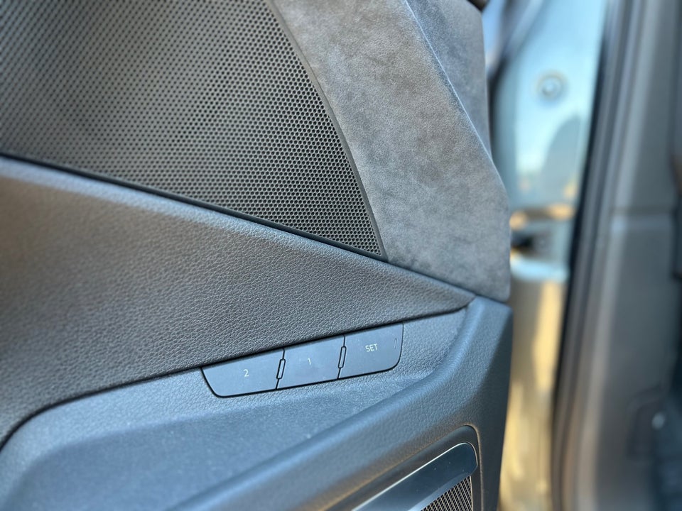 Audi e-tron S quattro 5d
