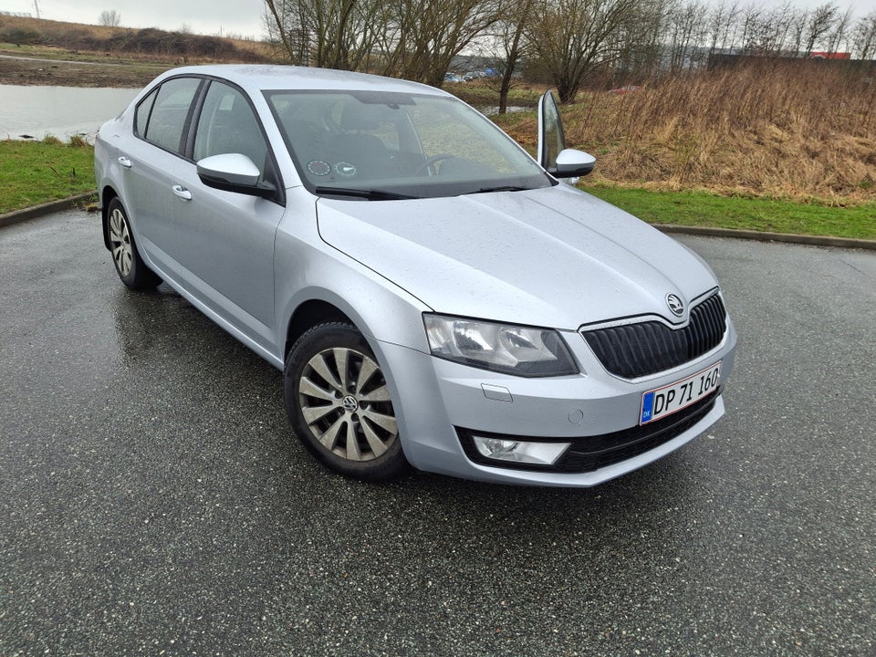 Skoda Octavia 1,6 TDi 105 Ambition 5d