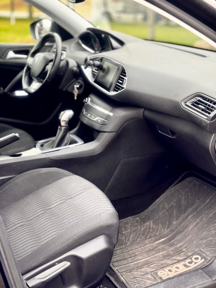 Peugeot 308 1,2 e-THP 110 Active 5d